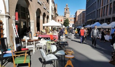 Articles from the Old days - Antiques and Craft Market