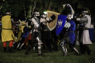 An event taking place against the picturesque backdrop of the fortress bastion on Viale IV Novembre, where the ancient Castel Tedaldo once stood