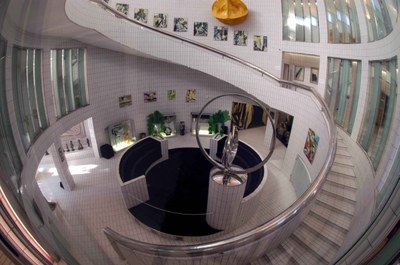 Museo Remo Brindisi houses around two thousand art pieces documenting many of the main international artistic movements of the 20th century.