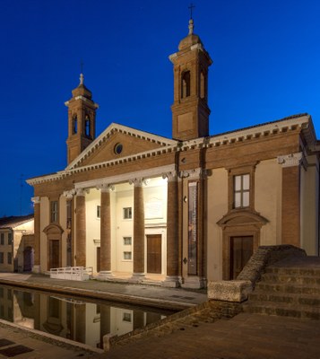 Unique and sensational in its kind, the museum houses the cargo of a commercial boat from the Augustan era, artifacts from the Etruscan necropolis of Spina, and a section dedicated to the early Middle Ages.