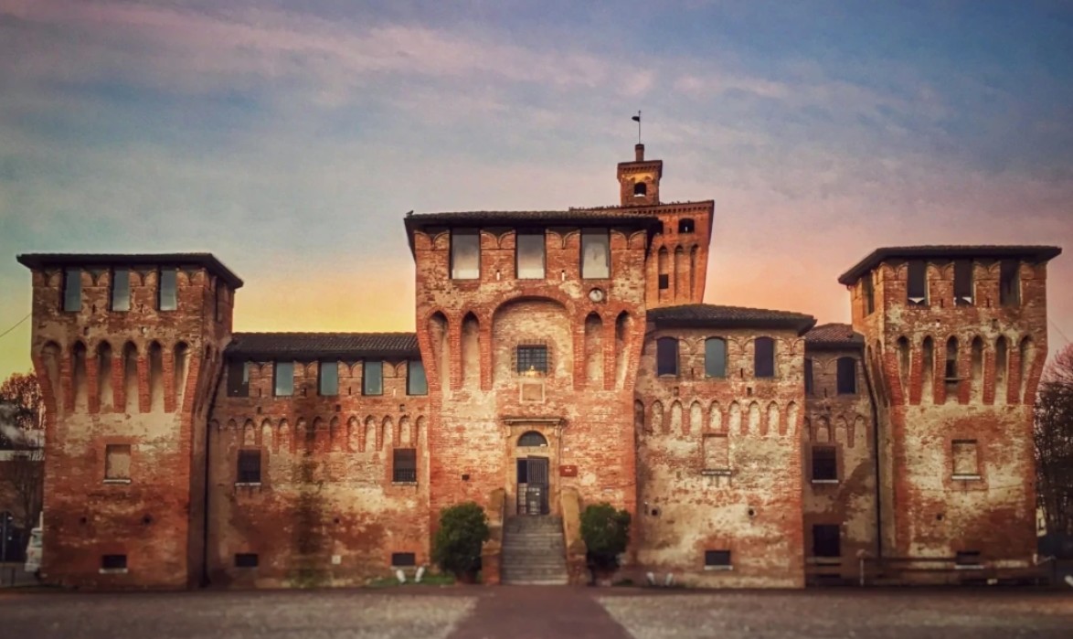 The Fortress, together with Porta Pieve (Pieve Gate) is what remains of the ancient defensive system