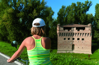 La splendida Rocca di Stellata è posta lungo la sponda destra del Po, sede di mostre ed esposizioni temporanee è uno dei monumenti simbolo di Bondeno.