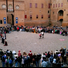 Nella splendida cornice della Piazza Castello, accanto al Castello Estense, le otto contrade rendono omaggio al Duca di Ferrara, portando in dono prodotti locali, oggetti di artigianato e rappresentando al suo cospetto giochi e coreografie che fanno rivivere l’atmosfera della grande epoca estense