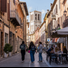 Esperienze in città. Visite guidate tematiche, tra i monumenti storici, alla scoperta dei musei e dei vari quartieri della città degli Estensi. Visite per singoli visitatori A PARTENZA GARANTITA. Prenotazione obbligatoria.