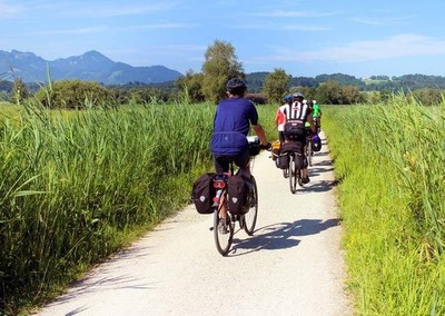 Dal Garda all'Adriatico in bicicletta: un percorso cicloturistico dal Veneto all'Emilia Romagna attraverso la Lombardia che collega il Lago di Garda, i fiumi Mincio e Po e due città d'acqua perle del Rinascimento, Mantova e Ferrara