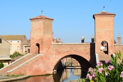 Un tour lungo i ponti più belli di Comacchio