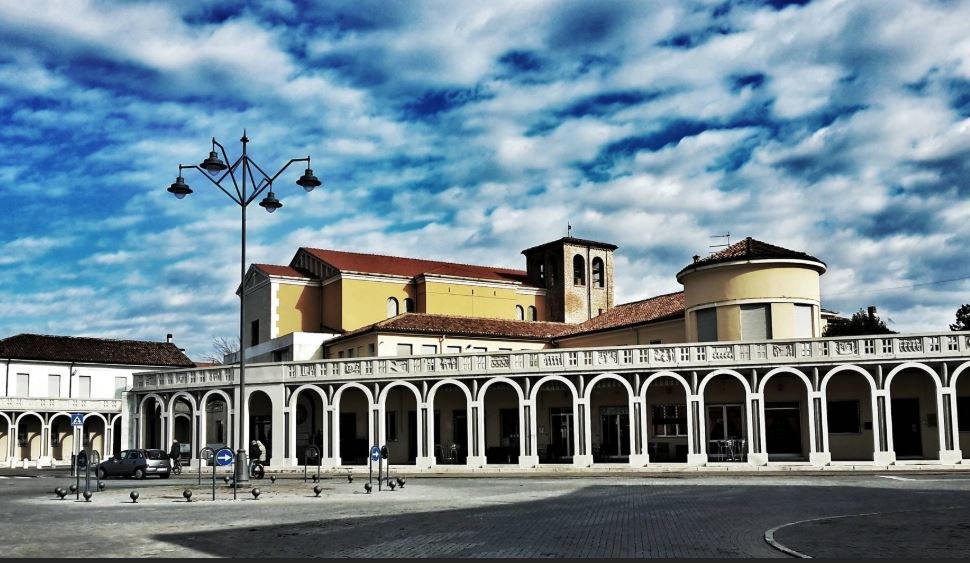 Chiesa di Sant'Apollinare e porticato