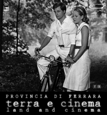 Una guida al cineturismo del territorio ferrarese che offre l’occasione di un viaggio nella storia del Grande Cinema del territorio estense, raccontando le fitte trame di una terra ricca di anima e fascino 