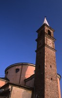 Meta di pellegrinaggi, la chiesa fu inaugurata nel 1666, vicino ad un olmo secolare, dove era apposta una piccola immagine in gesso della Vergine a cui erano attribuiti poteri miracolosi.