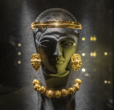 Il Museo Archeologico Nazionale rappresenta un tuffo nel passato della mitica città etrusca di Spina, emporio commerciale di primaria importanza tra il VI ed il III secolo a.C. e rimasta per secoli sepolta dal fango