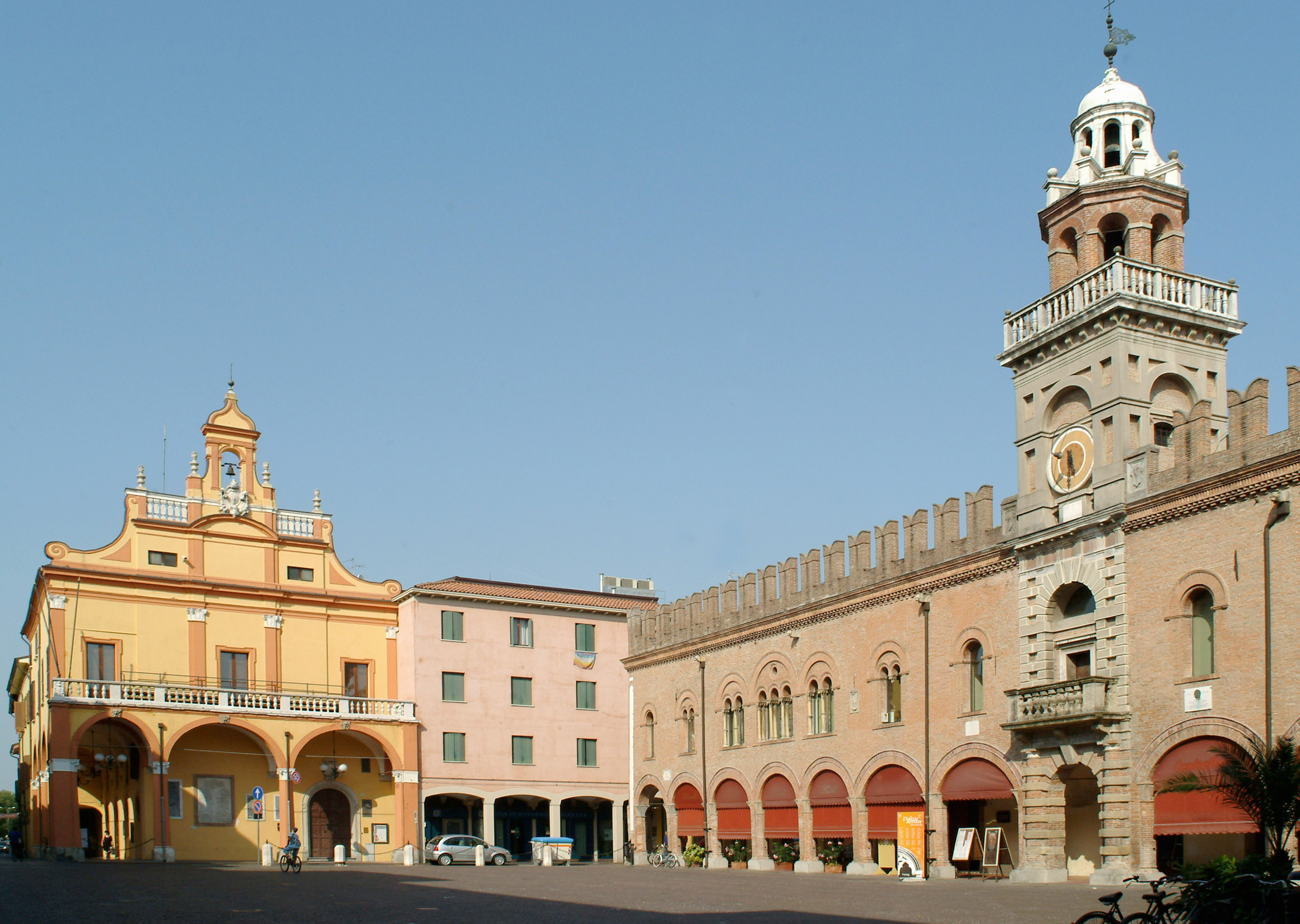 Piccola capitale dell'arte, della cucina, dell'economia, celebre per le opere pittoriche del Guercino e per il suo esuberante Carnevale