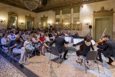 Occasioni di ascolto, programmi di rara esecuzione e giovani interpreti. Recital solistici e appuntamenti di musica da camera e al pianoforte