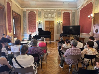 Maratona pianistica che si tiene per un intero weekend in 5 palazzi storici di Ferrara, Palazzo Roverella, Palazzo Naselli, Ridotto del Teatro, Palazzo Giulio d'Este, Palazzo Diamanti e che vede la partecipazione di oltre un centinaio di pianisti provenienti da tutta Italia. 